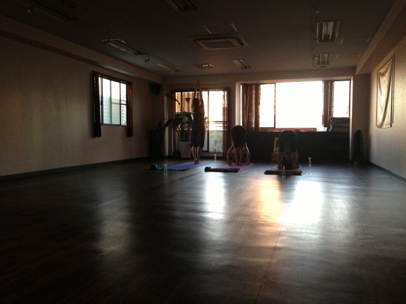 Suryanamaskar, Dve (Two, Exhale)